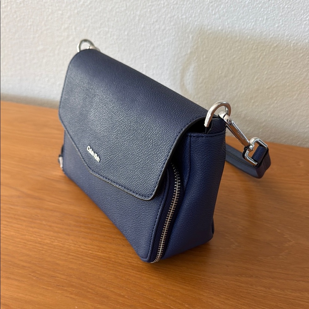 Calvin Klein Blue Shoulder Bag with Silver Hardware - Picture 2 of 9